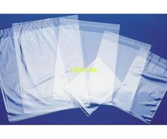 Sachet plastique avec adhésif